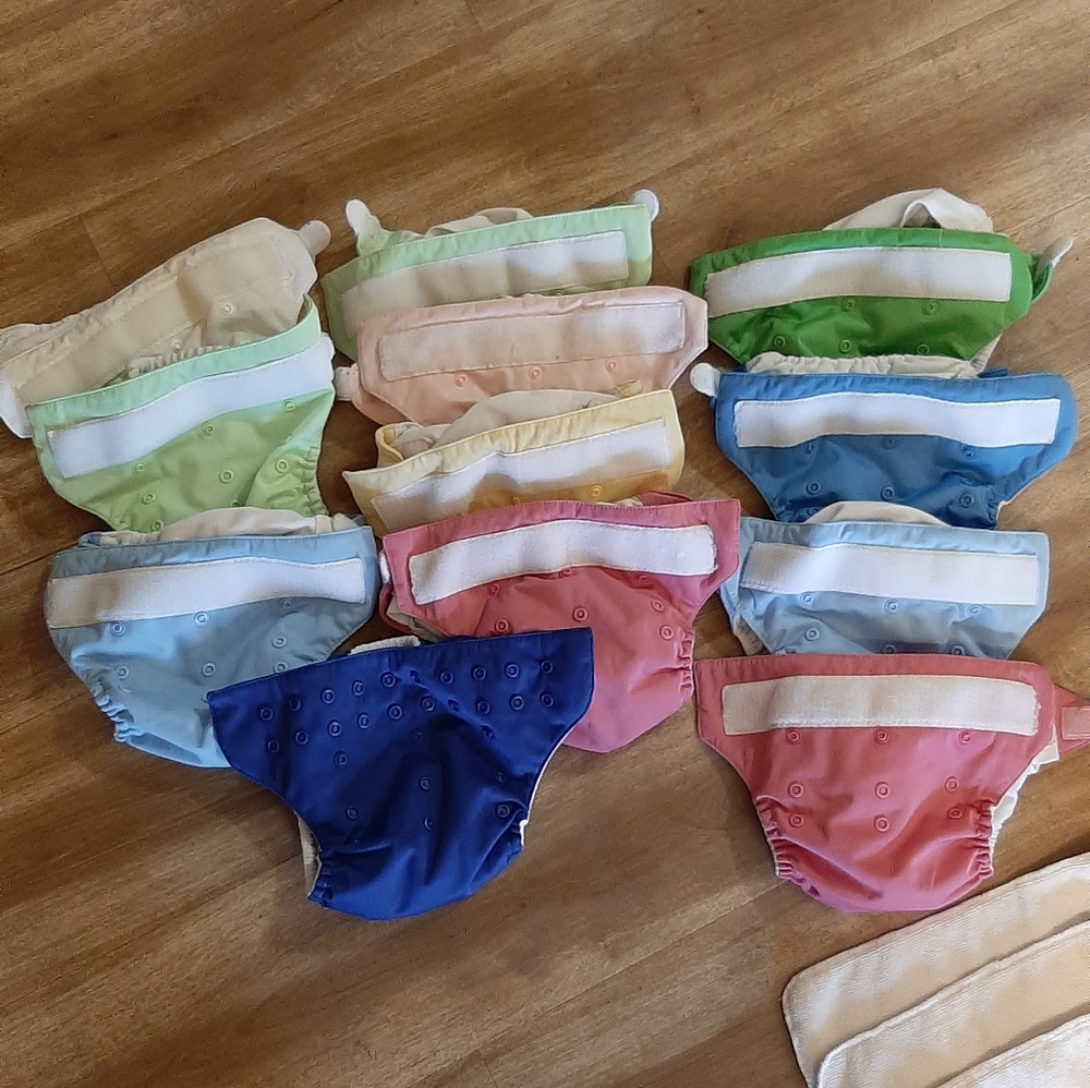 Cloth Diapers. 12 Bum Genius + 1 Other w/Liners